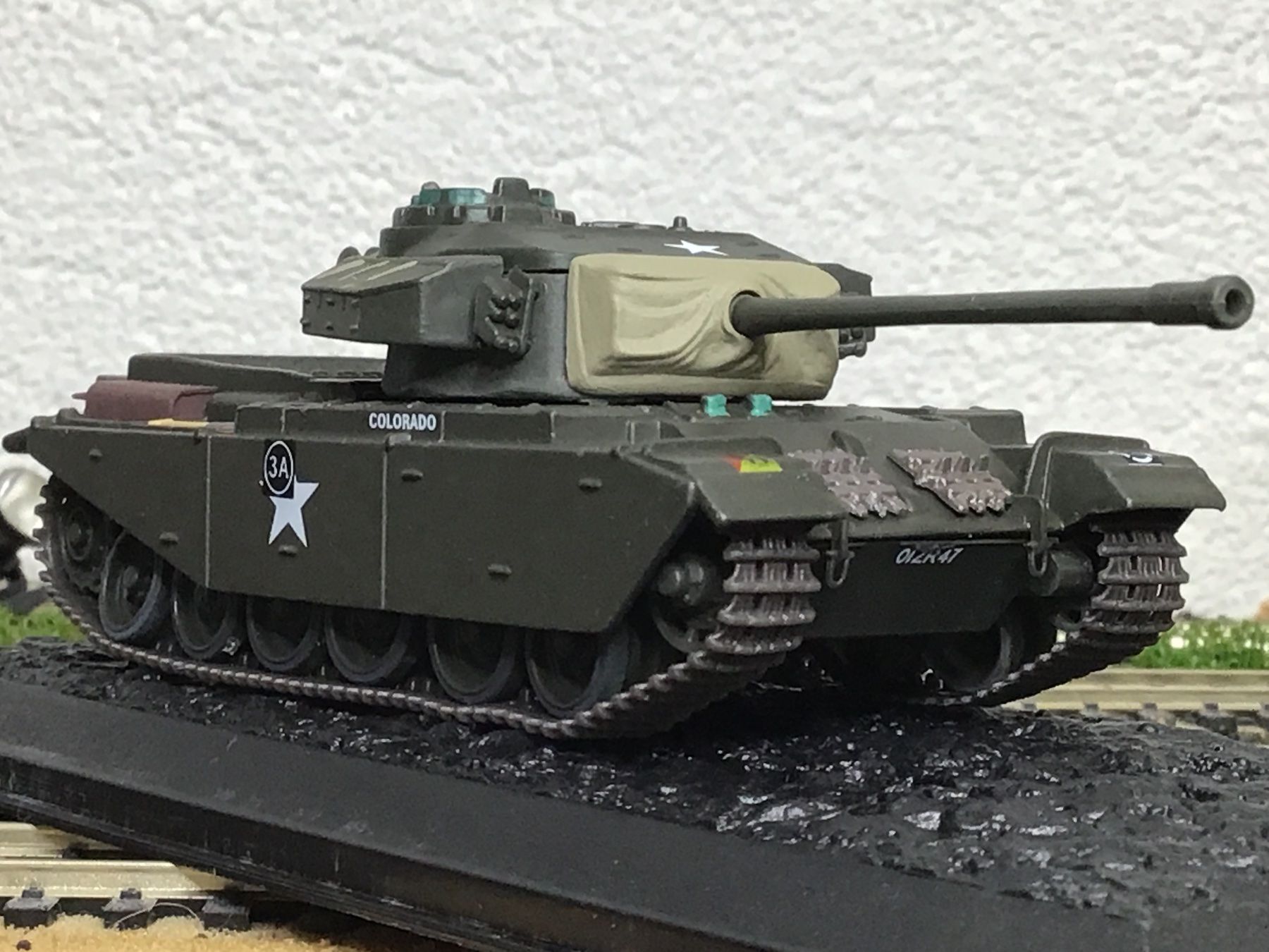 Modellbausätze & Standmodelle: 1:72 Centurion Mk.III Modellpanzer mit Vitrine – Neu (gemäss Beschreibung) aus Männedorf von Modell-Spezialisten 1