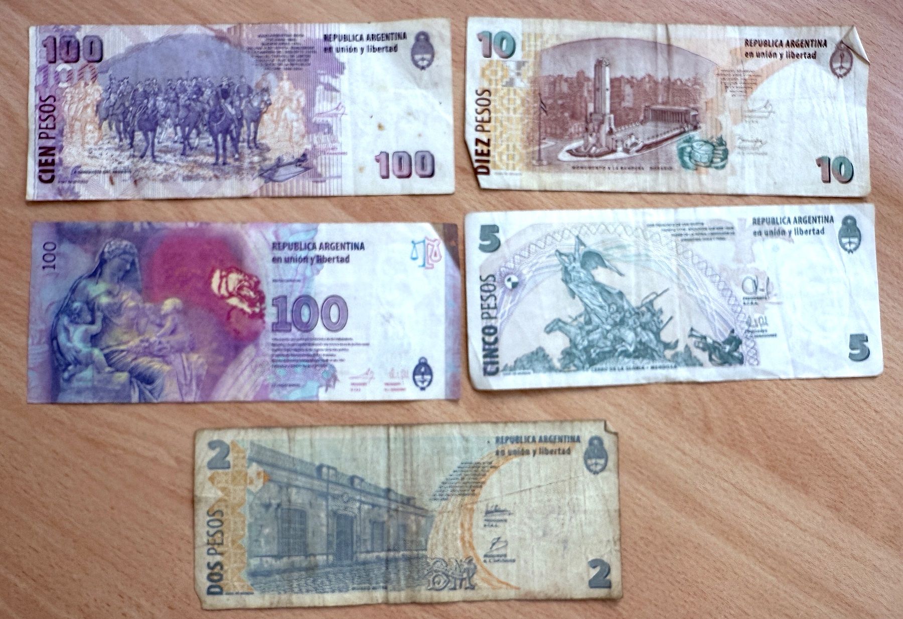Banconote: 20 Billets de banque argentins, mongols etc – Usato da Veyrier venduto da Szurkemaci 2