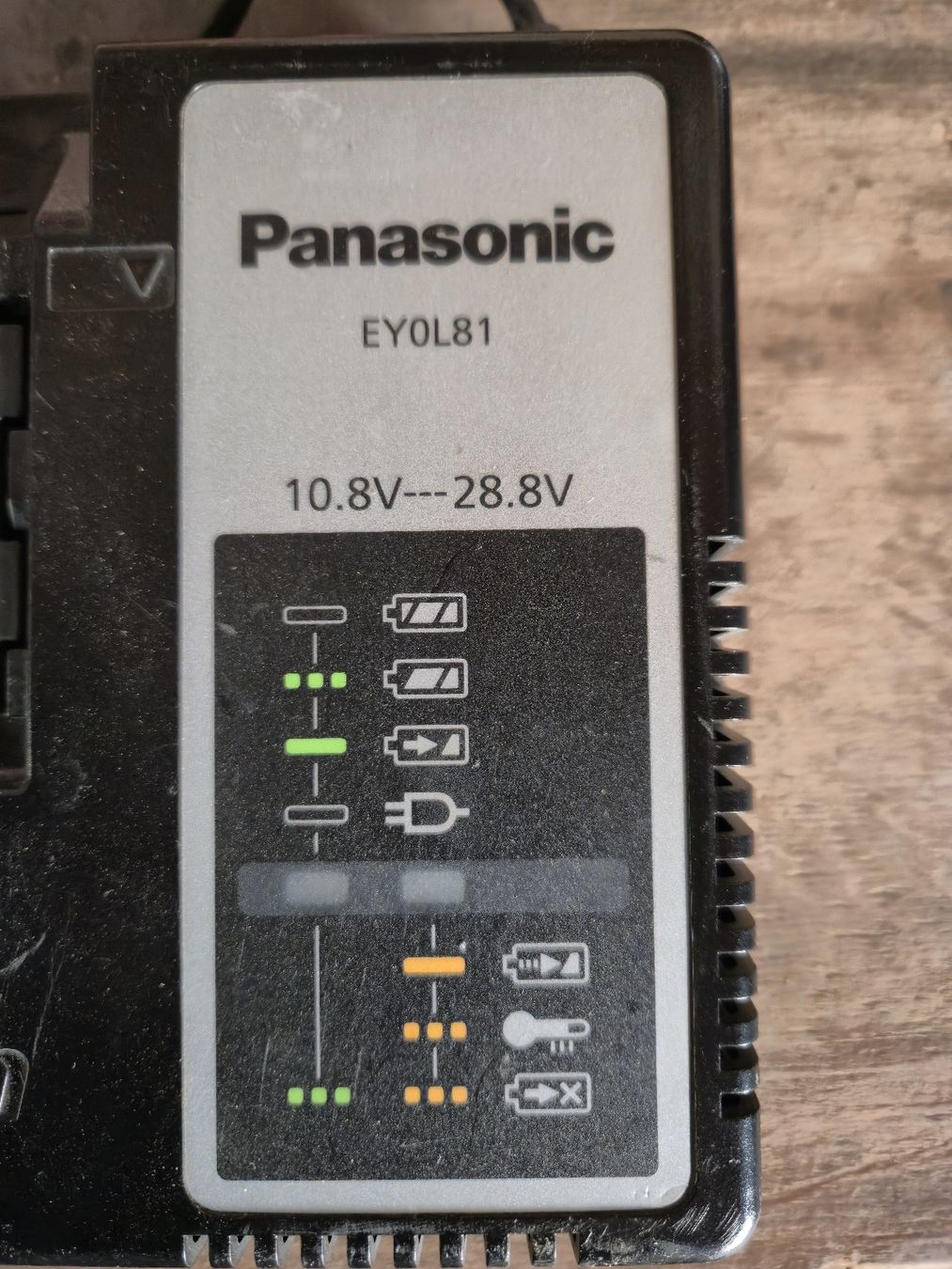Panasonic Caricabatterie: Akku-Ladegerät Panasonic – Usato da Arni BE venduto da ste_9n7g 2