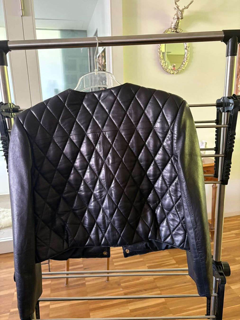Giacche: Schöne Kurzlederjacke, Chanelstil – Nuovo (secondo la descrizione) da Binz venduto da Lotta59 1