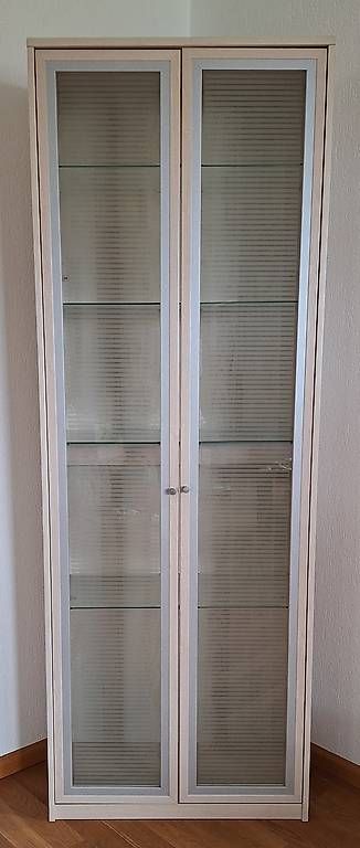 Vetrine: Vitrinen- / Barschrank mit Beleuchtung – Usato da Reinach BL venduto da urbanfinds 3