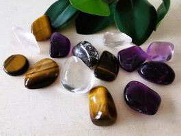 14 Stk. gebohrte Schmuck-Edelsteine für Anfertigungen, 1-2cm
