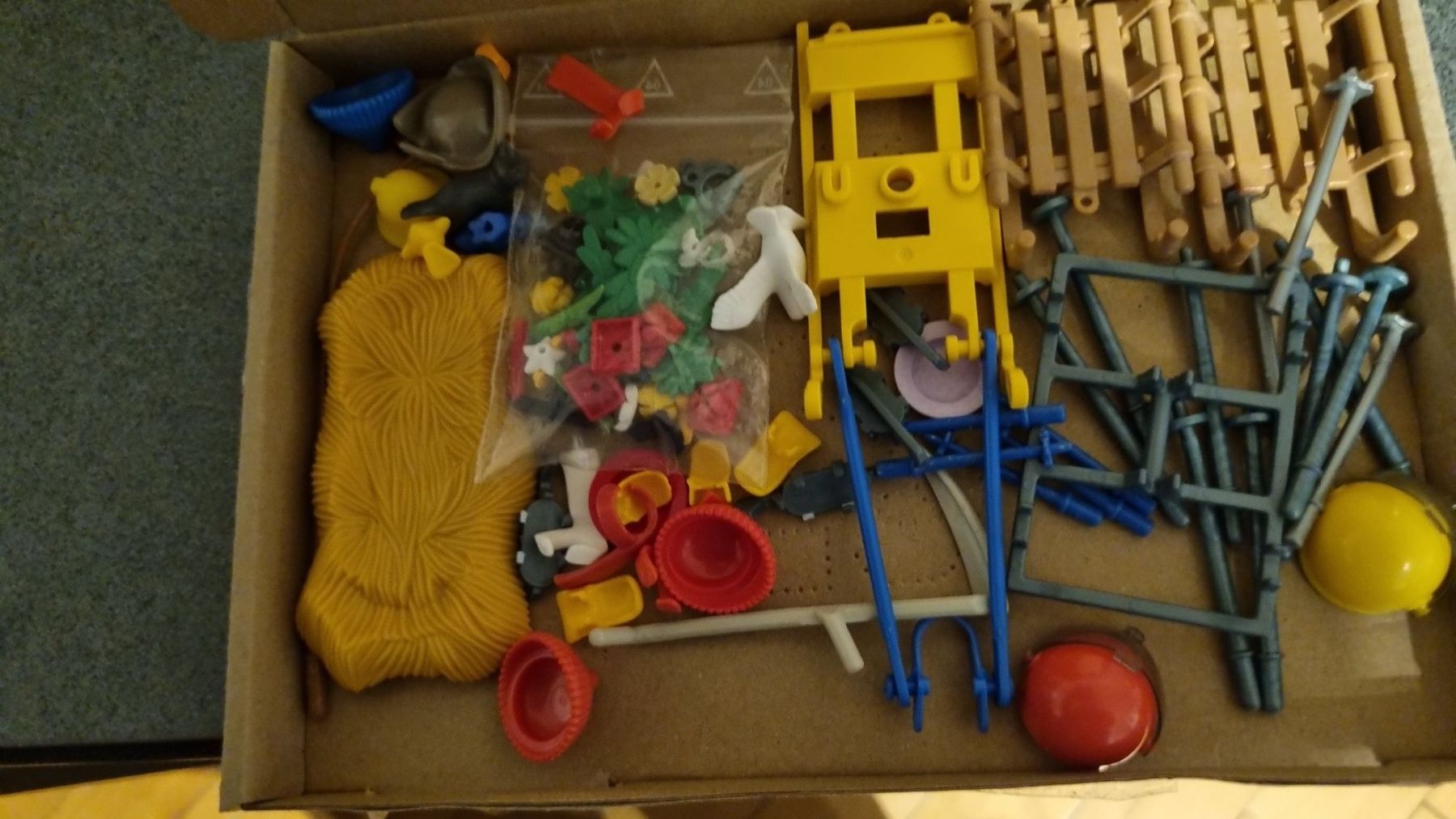 Playmobil Giocattoli: lot de pièces Playmobil – Usato da La Chaux-de-Fonds venduto da mikilo1 1