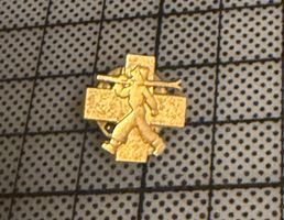 Pin/Brosche mit Samariterkreuz