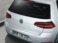 VW Tutti pezzi di ricambio auto: VW GOLF LADEKANTENSCHUTZ – Nuovo e nell'imballaggio originale da Brügg BE venduto da AMAG_Biel
