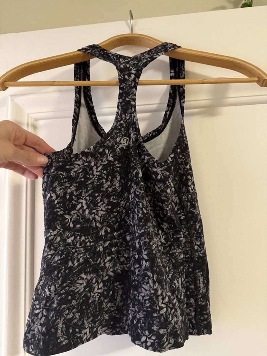 Lululemon Top: Lululemon Swiftly Tech Tank Top Flowers – Usato da Zürich venduto da mul_ldm9 1