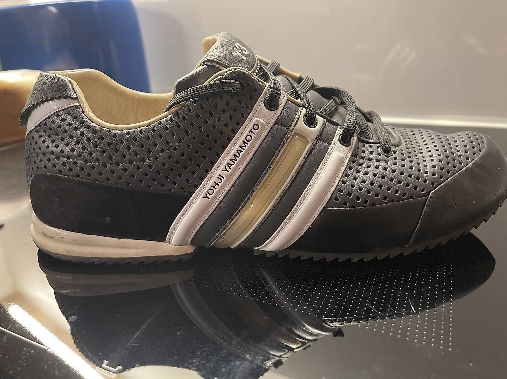 Herrenschuhe: Y-3 Sneaker  – Gebraucht aus Goldau von locherrogerio