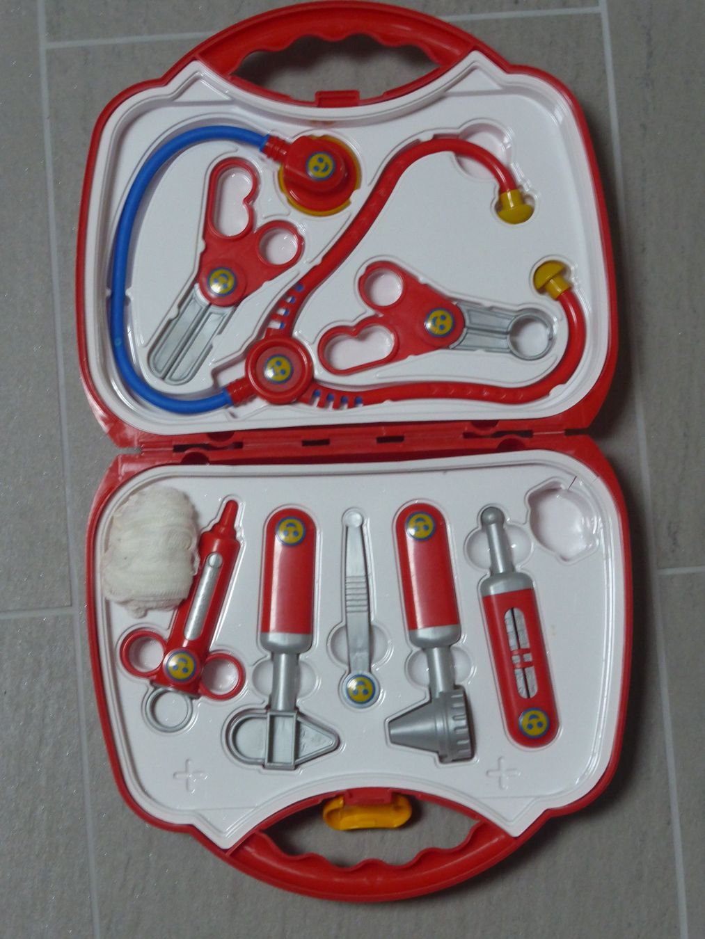 Jouets: Arztkoffer Kinder – D'occasion à Kefikon TG par sandragruen