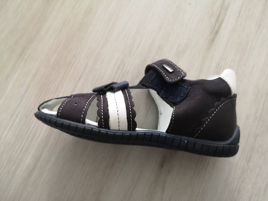 Schuhe für Mädchen: Leder Schuhe Mädchen Grösse 24 Lasocki fast NEU – Gebraucht aus Ostermundigen von lid_sg9q 4