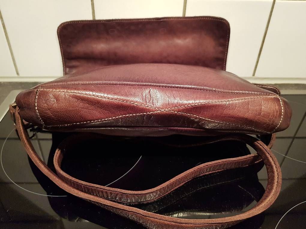 Borse da donna: Echtleder mit Nieten – Usato da Langenthal venduto da sar_nm7g 1