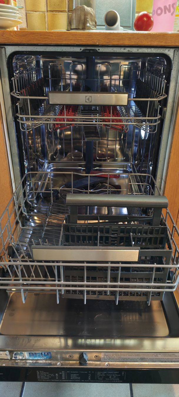 Lavastoviglie: Lave-vaisselle Electrolux format suisse 55cm – Usato da Bretigny-sur-Morrens venduto da max_b22h