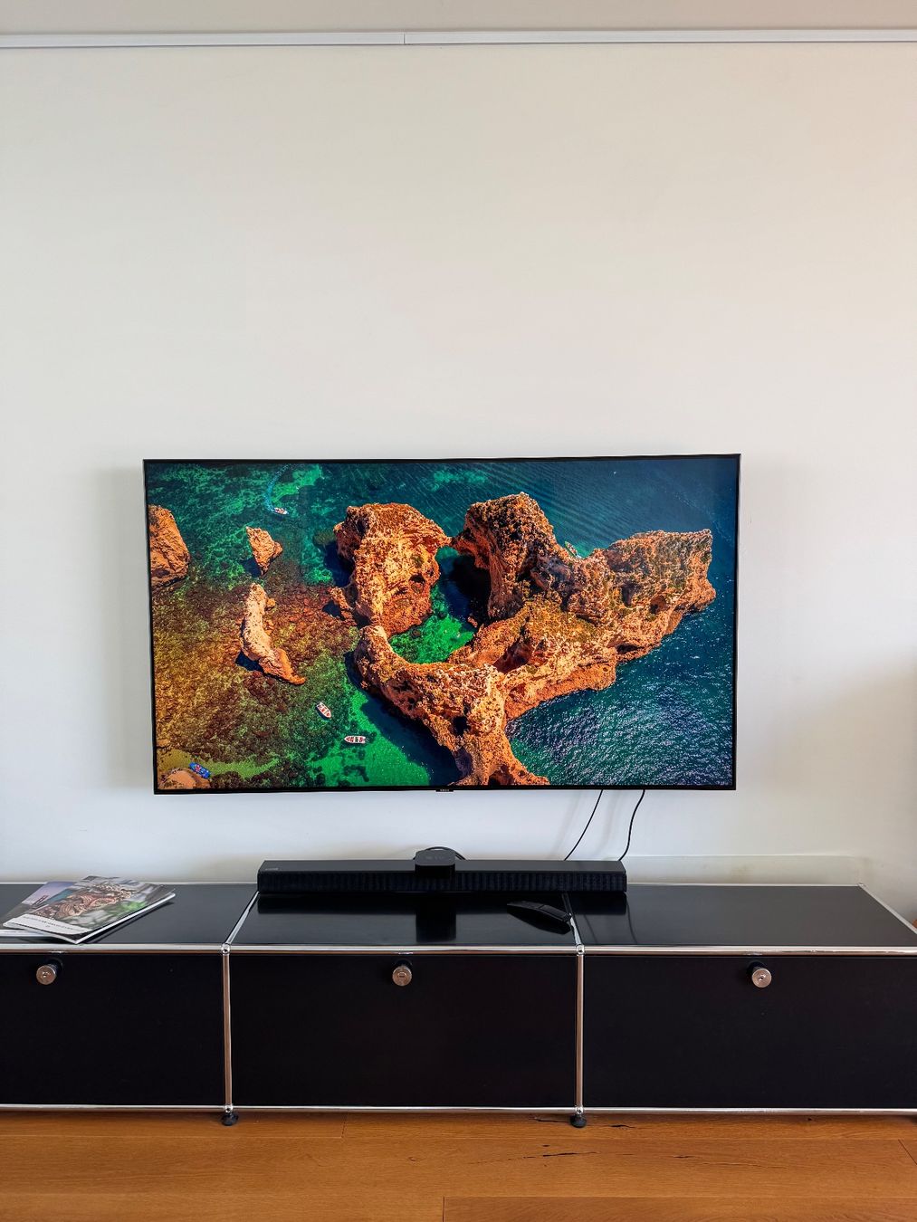 Samsung Fernseher: TV mit Soundbar, SAMSUNG – Gebraucht aus Winterthur von Low48