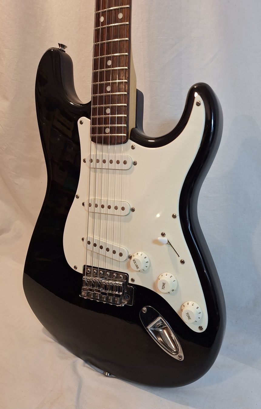 Squier Instruments de musique: Squier Affinity Stratocaster 1999  schwarz – D'occasion à Basel par jcb_bw2t 8