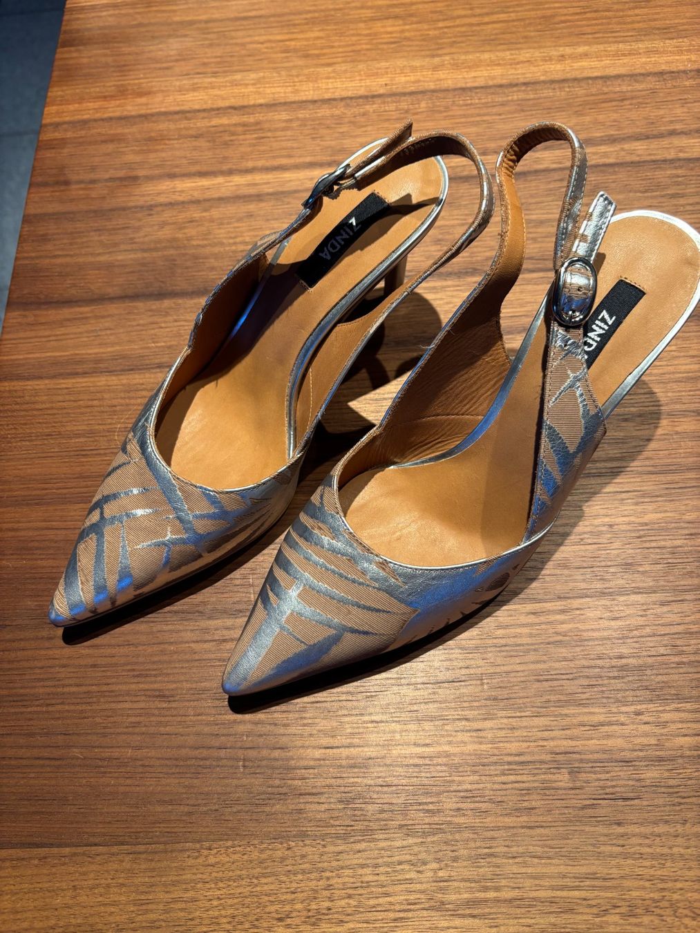 Erstaunlich Schuhe Mit Leichtem Absatz Ebenbild