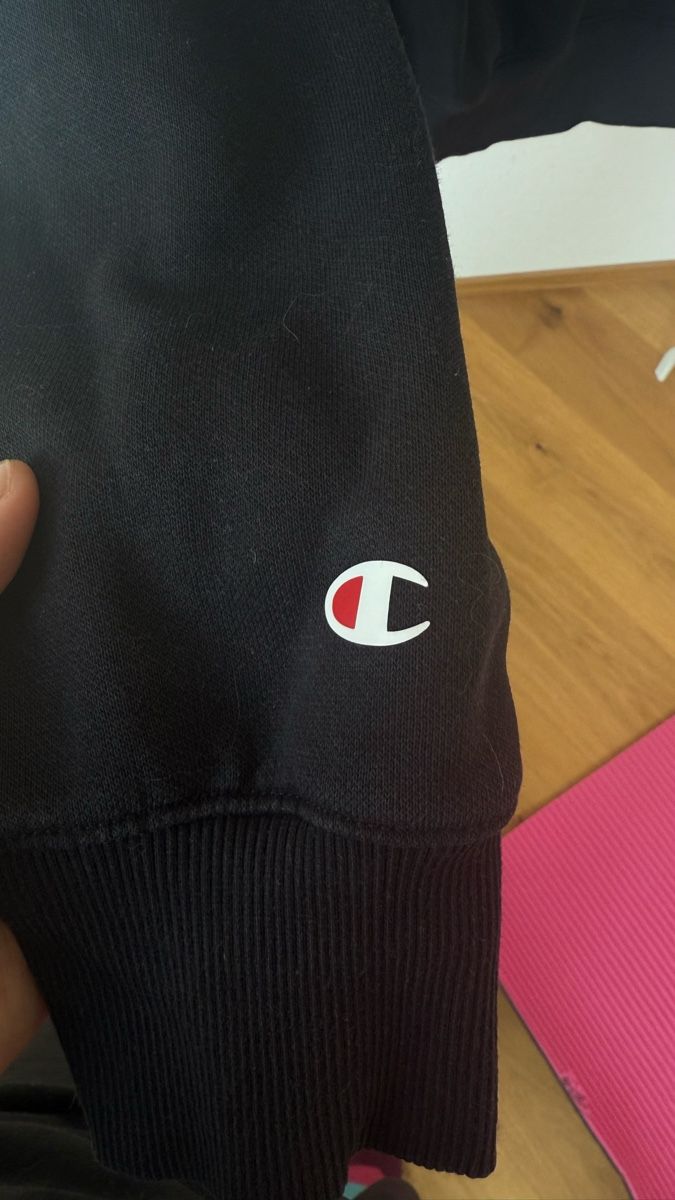 Champion Maglioni & Felpe: Schwarzer Champion Hoodie, Grösse L, – Usato da Gelterkinden venduto da teddywidder 3