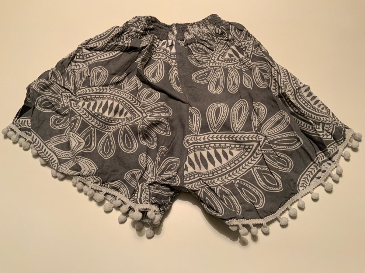 Hosen: Shorts, CACHET, sehr herzig! – Gebraucht aus Stäfa von sit_6wzd 1