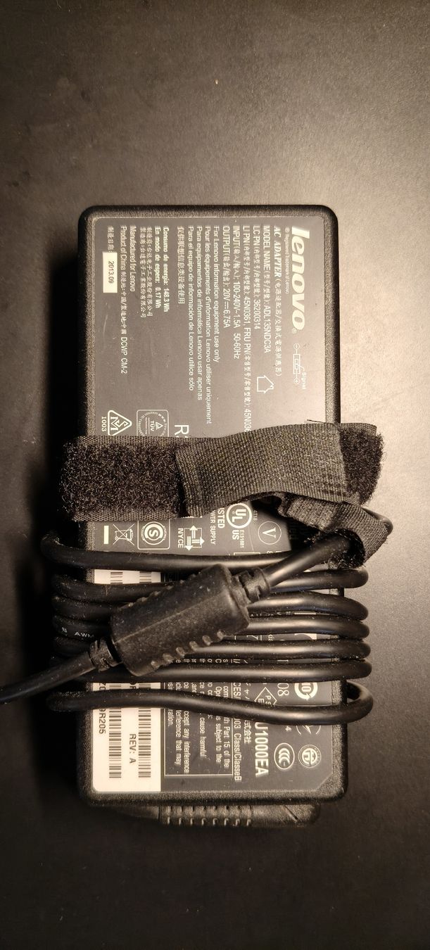 Lenovo Ladegerät: Lenovo power adapter 135W – Gebraucht aus Rebstein von sho_7yky