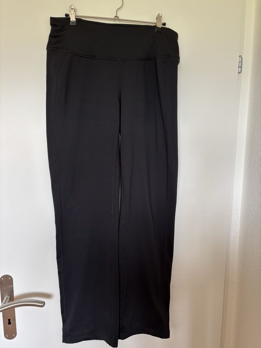 Pantaloni: Sporthosen Damen schwarz Grösse M  – Usato da Jona venduto da ardnas04
