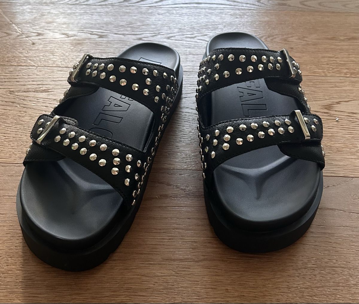 Buffalo Scarpe da donna: Buffalo Nieten Sandalen Gr. 40 – Usato da Auslikon venduto da Trollkjerring
