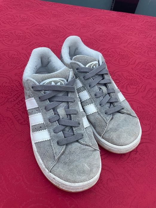 Adidas Scarpe per ragazzi: Kinder Adidas 35 grau Sneaker – Usato da Bergdietikon venduto da antovale