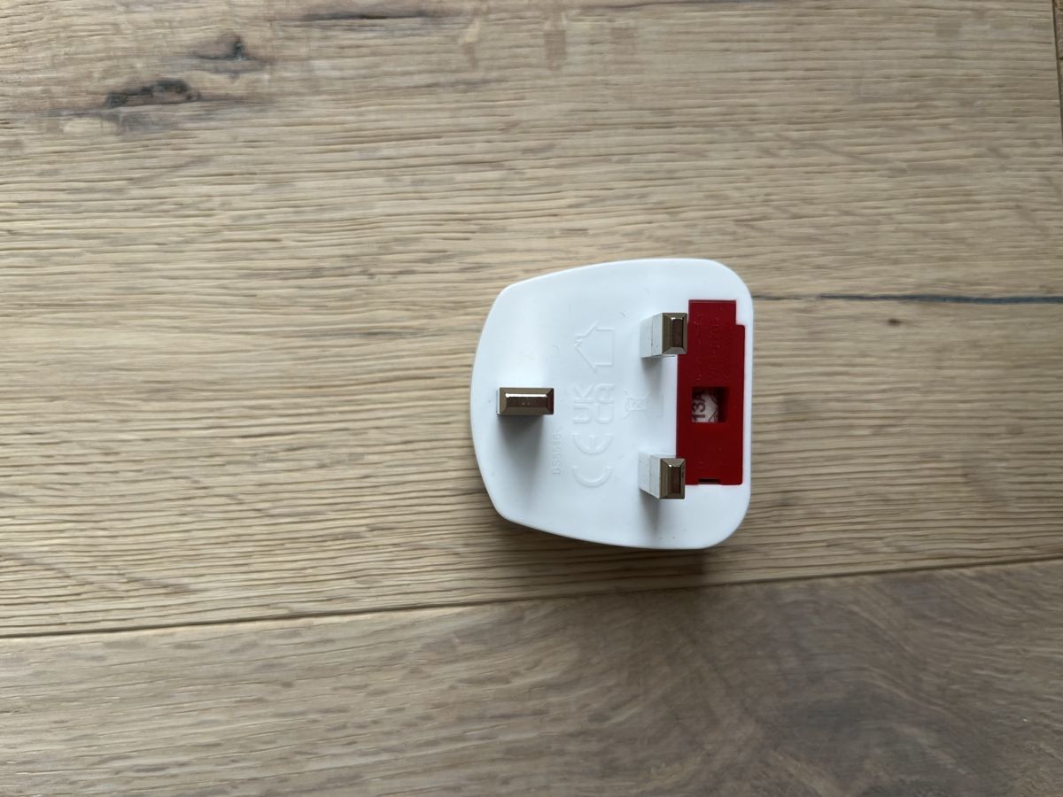 Laufwerke & Adapter: UK Travel Adapter – Neu (gemäss Beschreibung) aus Zürich von ecracco