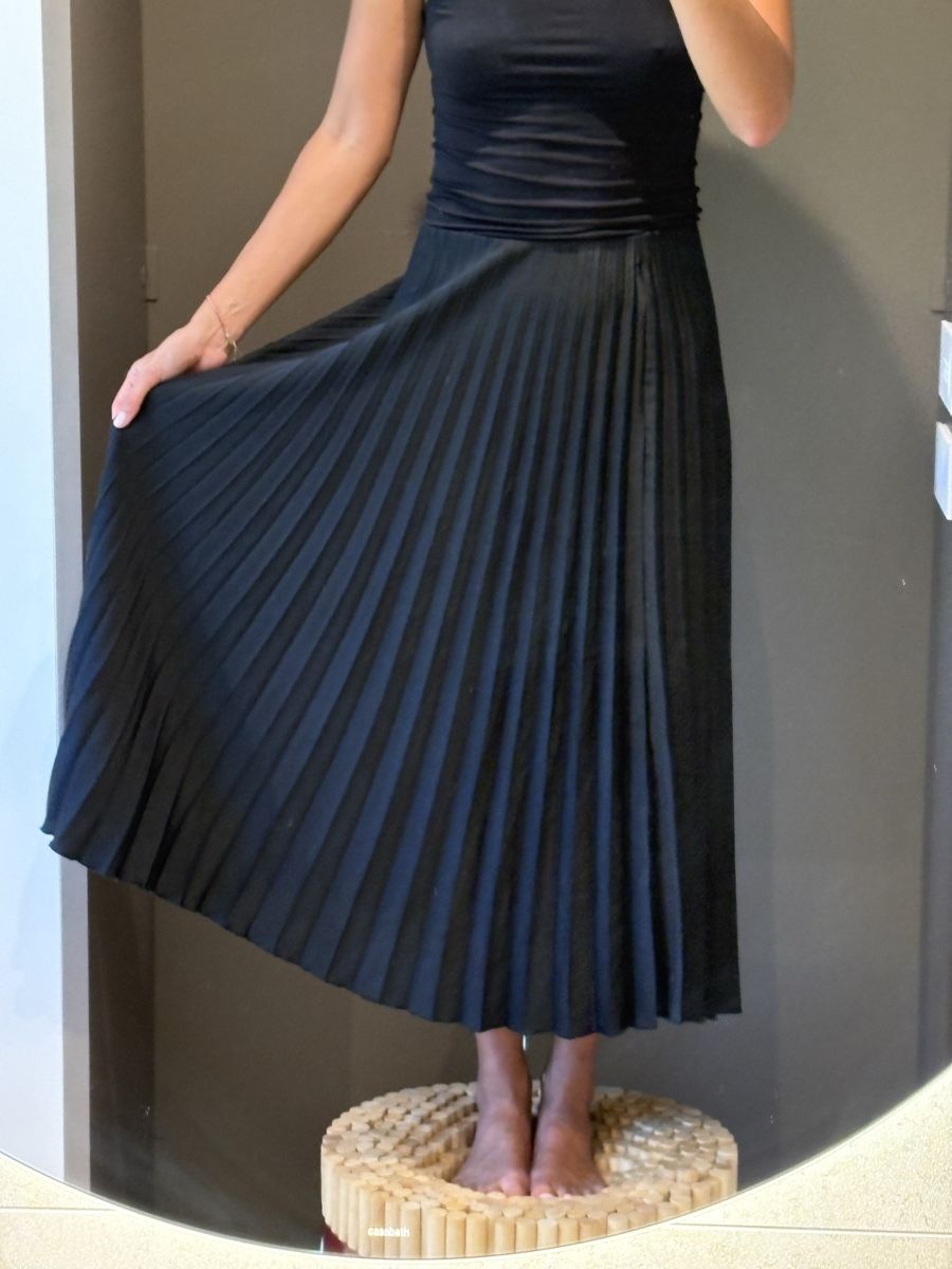 Zara Jupes: Black lightweight pleated long skirt – D'occasion à La Conversion par chi_td5v 1