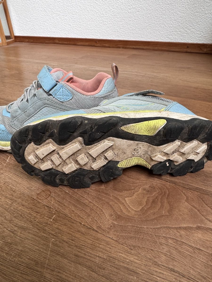 Scarpe per ragazzi: Kinder Trekkingschuhe, Gr 33 – Usato da Luzern venduto da simona80 2