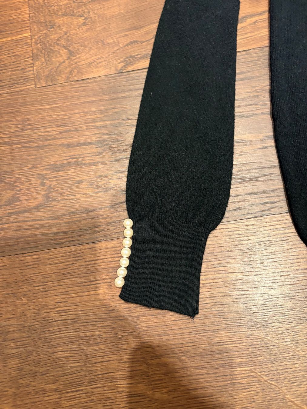 Maglioni & Felpe: NEU Schwarzer Strickpullover mit Perlen – Nuovo (secondo la descrizione) da Wilen b. Wollerau venduto da Posmind 2