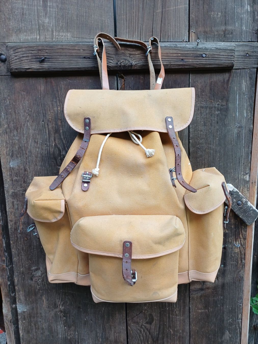 Zaini: Vintage Rucksack antik – Usato da Zweisimmen venduto da Fandango