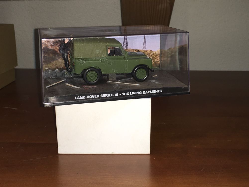 JAMES BOND CAR Collection - #67: LAND ROVER LIGHTWEIGHT - (living