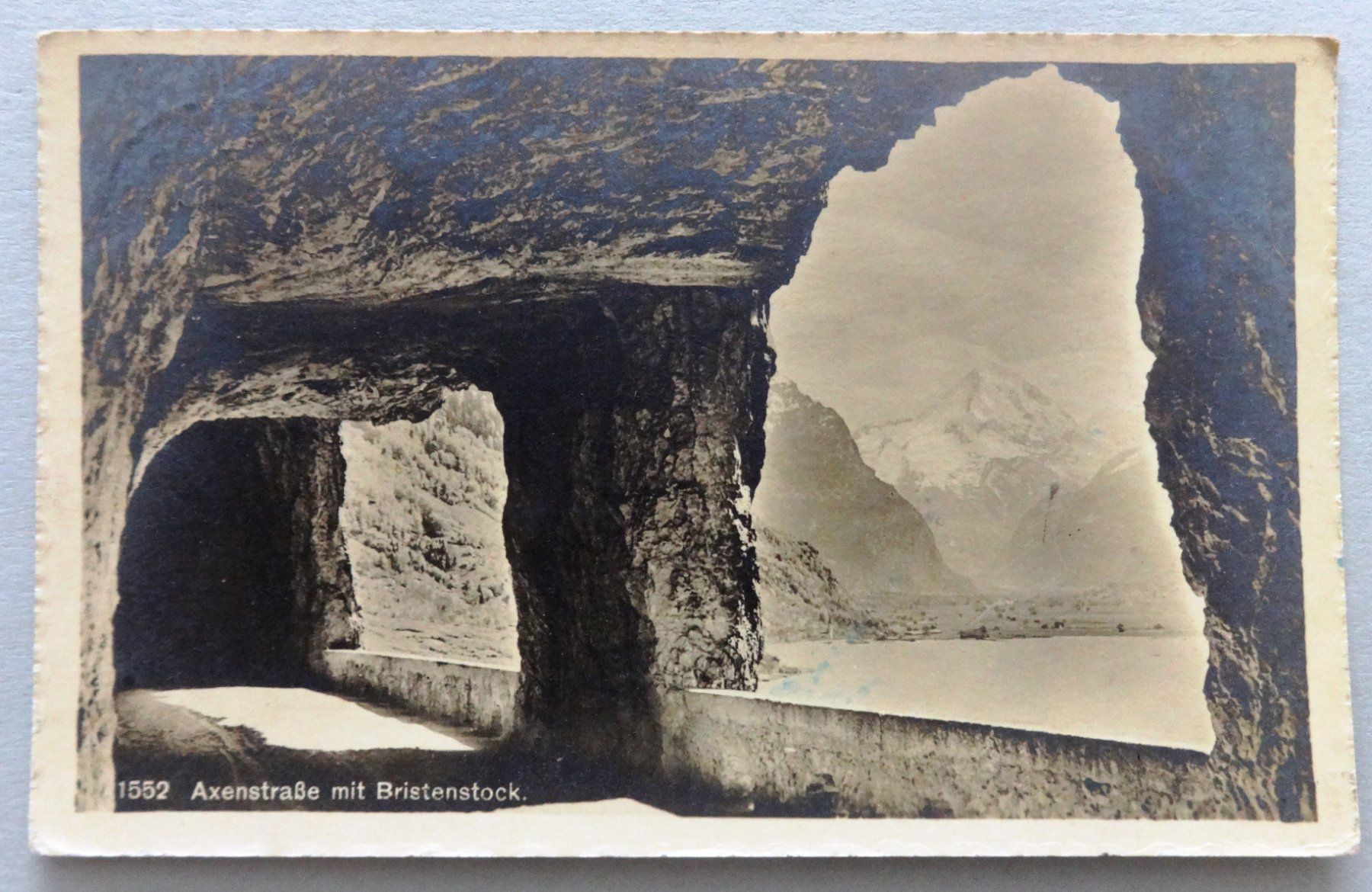Cartoline postali: Axenstrasse mit Bristenstock – Usato da Fétigny venduto da Billy2miny