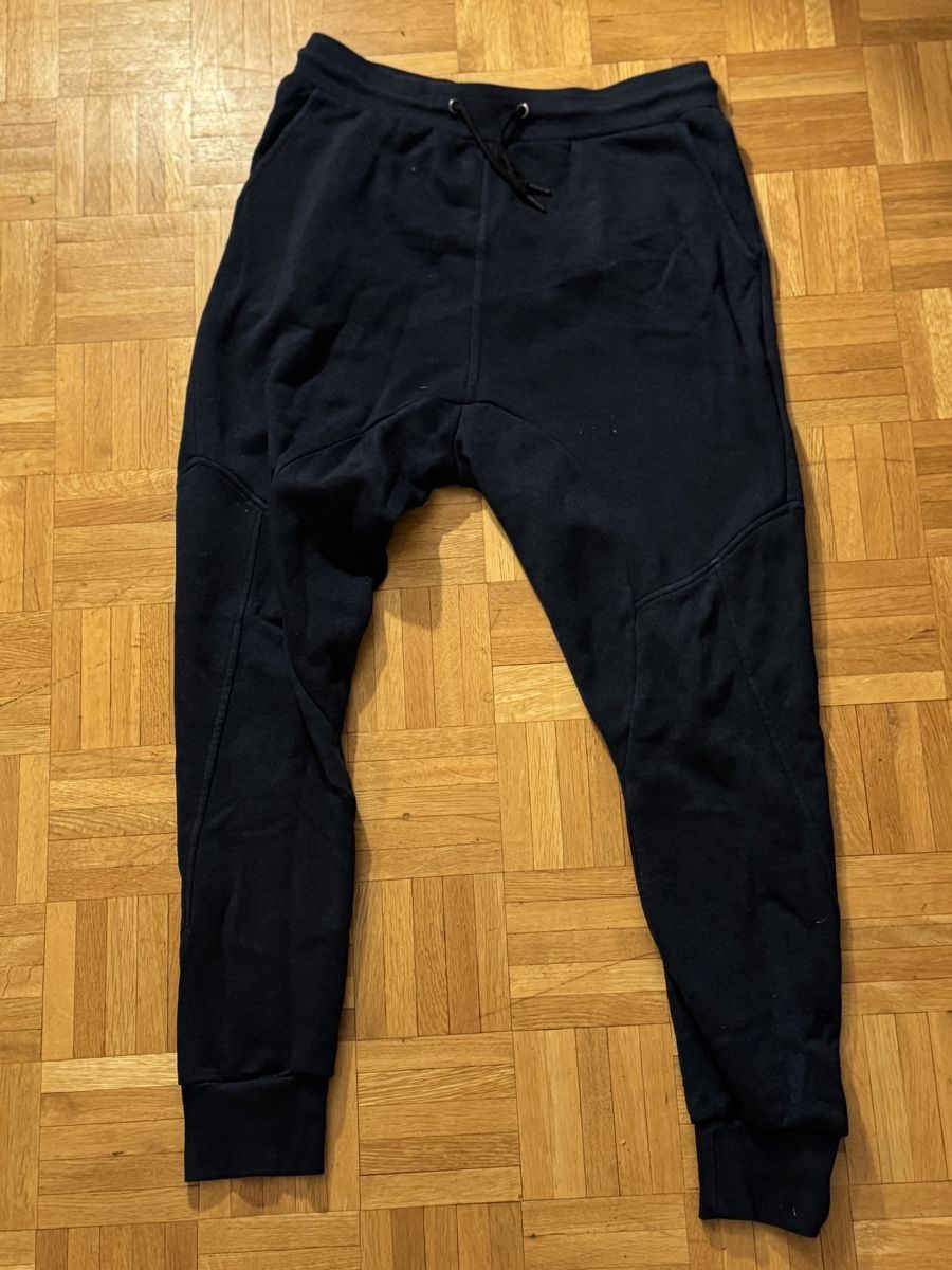 Hosen: Pantalon jogging bleu foncé confortable – Gebraucht aus Lausanne von Dri_Shop
