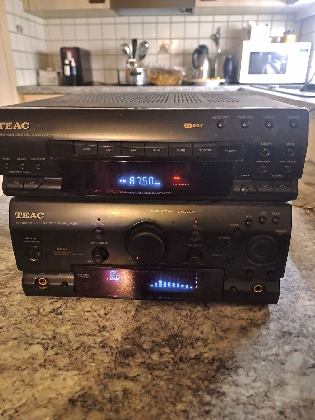 Teac Amplificateurs: TEAC Integrated Stereo Amplifier EEPS / Tuner – D'occasion à Uetendorf par Essiggurken