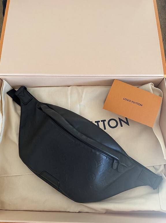 Taschen: Louis Vuitton Monogramm Shadow Discovery bumbag  – Gebraucht aus Neuendorf von johnnylift