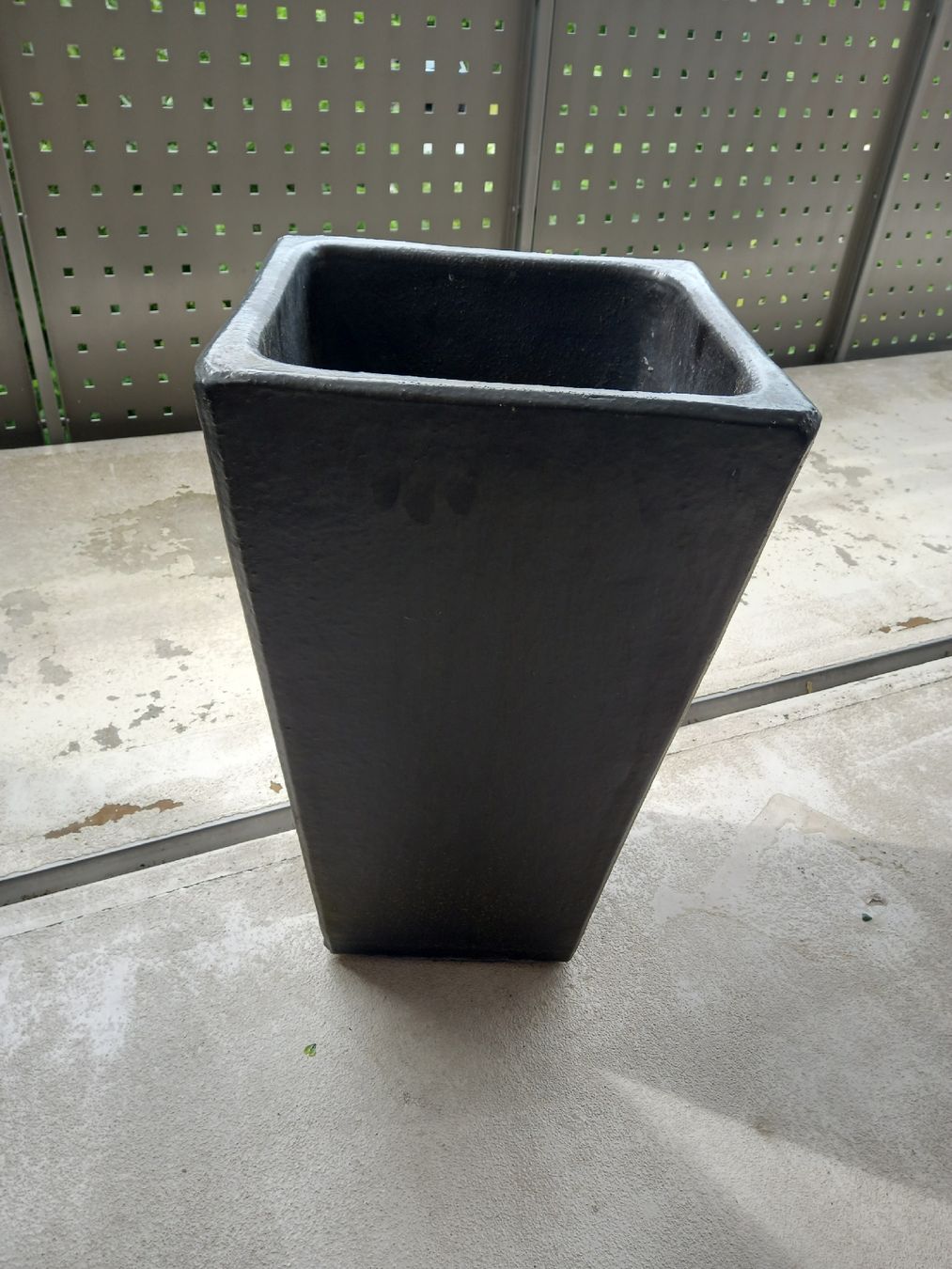 Vasi per fiori: Pflanzengefäss Outdoor anthrazit Marke HENTSCHE – Usato da Sirnach venduto da agm_mv57 7