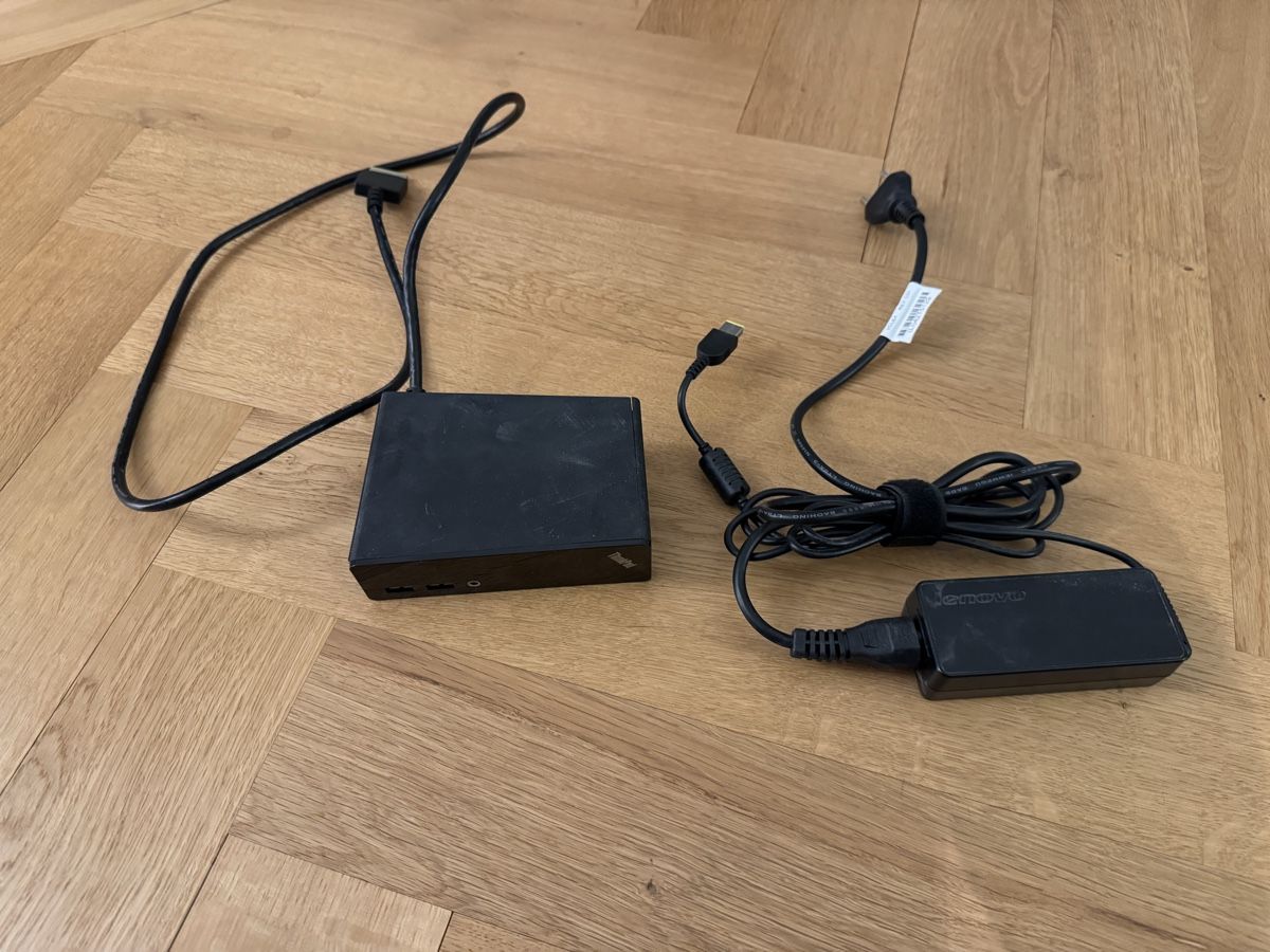 Lenovo Dockingstation: Lenovo ThinkPad Docking Station inkl. Netz-/Ladegerät – Gebraucht aus Aarau von Sasa75