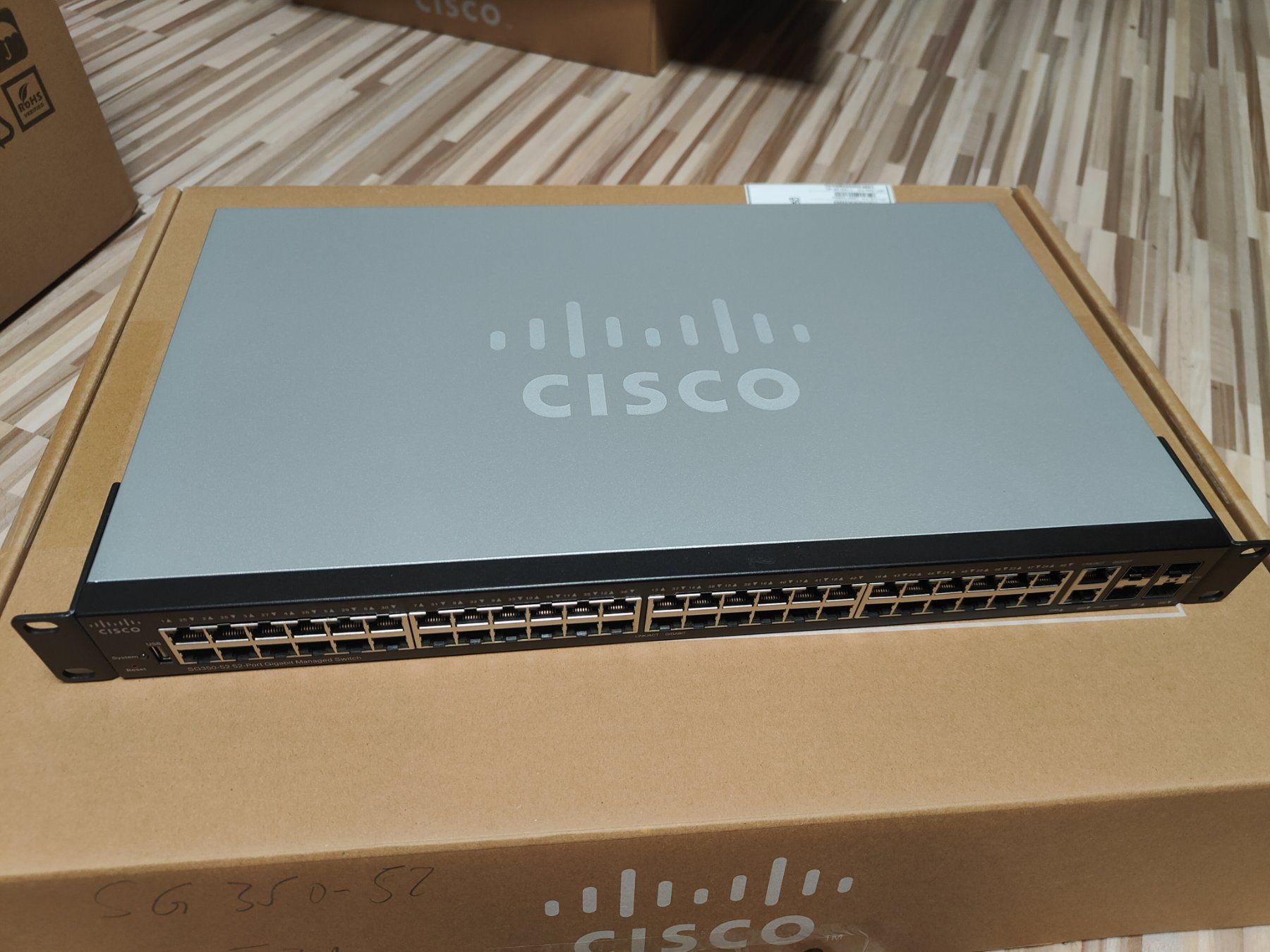 Cisco Hub & Switch: cisco Switch SG350-52   52-Port Gigabit Managed Switch – Usato da Uster venduto da Ct2914