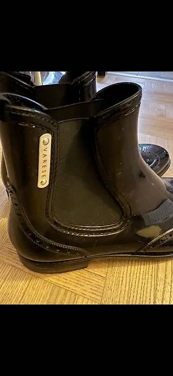 Scarpe da donna: Regenschuhe / Stiefel Chelseaboot – Usato da Killwangen venduto da Fischli15 1