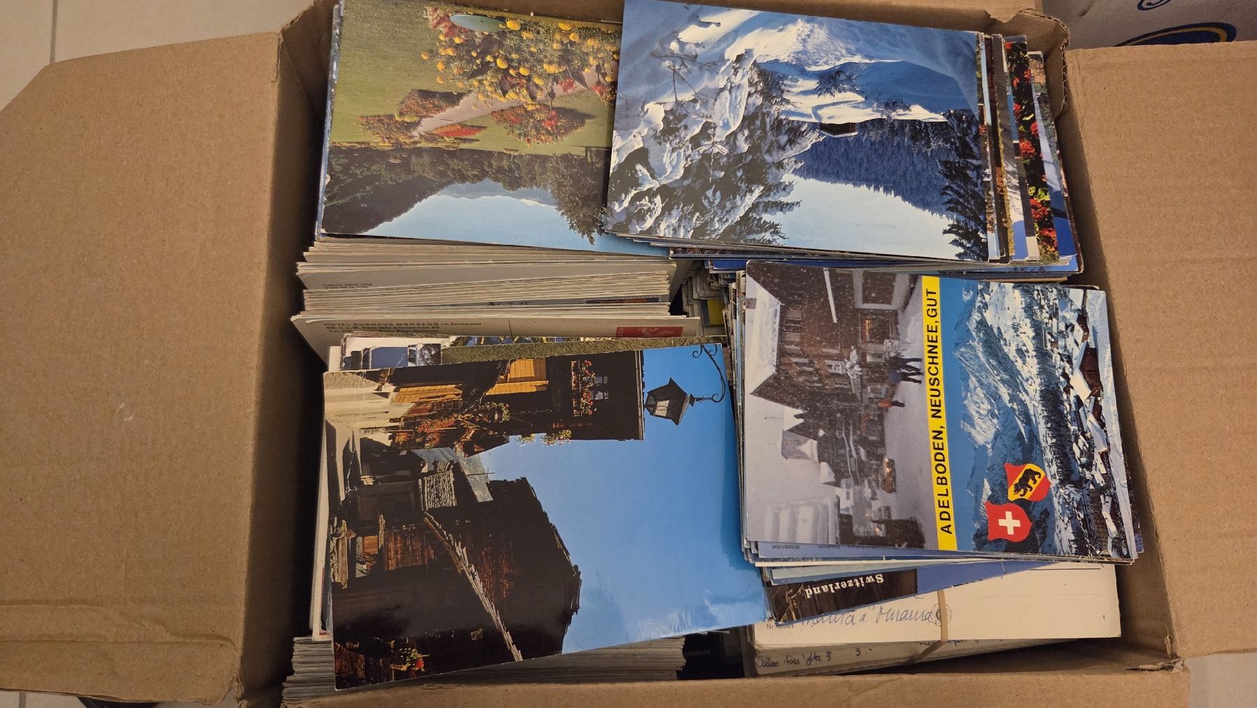 Cartes postales: 7.3 KG inkl. Schachtel Ansichtskarten Schweiz  – D'occasion à Arni AG par Moth68 1
