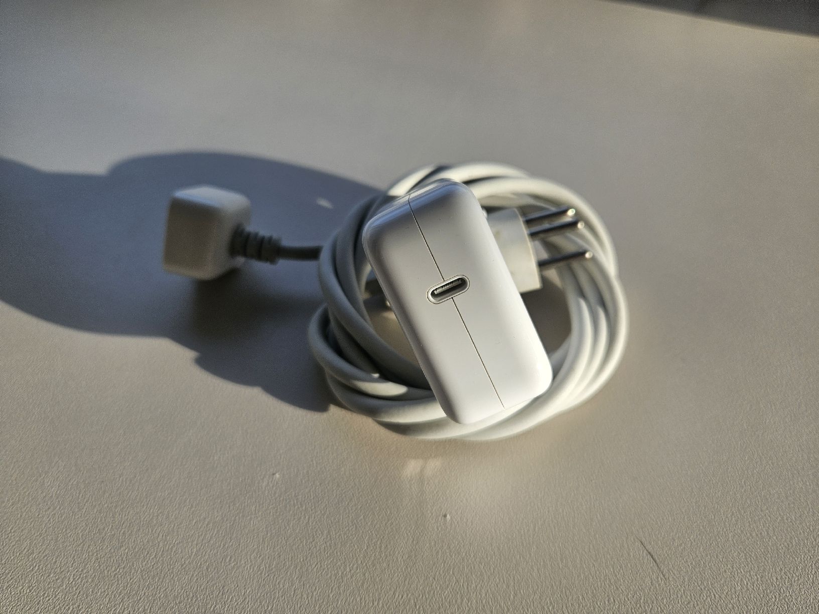 Apple Ladegerät: Apple 30W USB-C Power Adapter - für iPhone oder MacBook Air – Gebraucht aus Biberist von Volo28 1