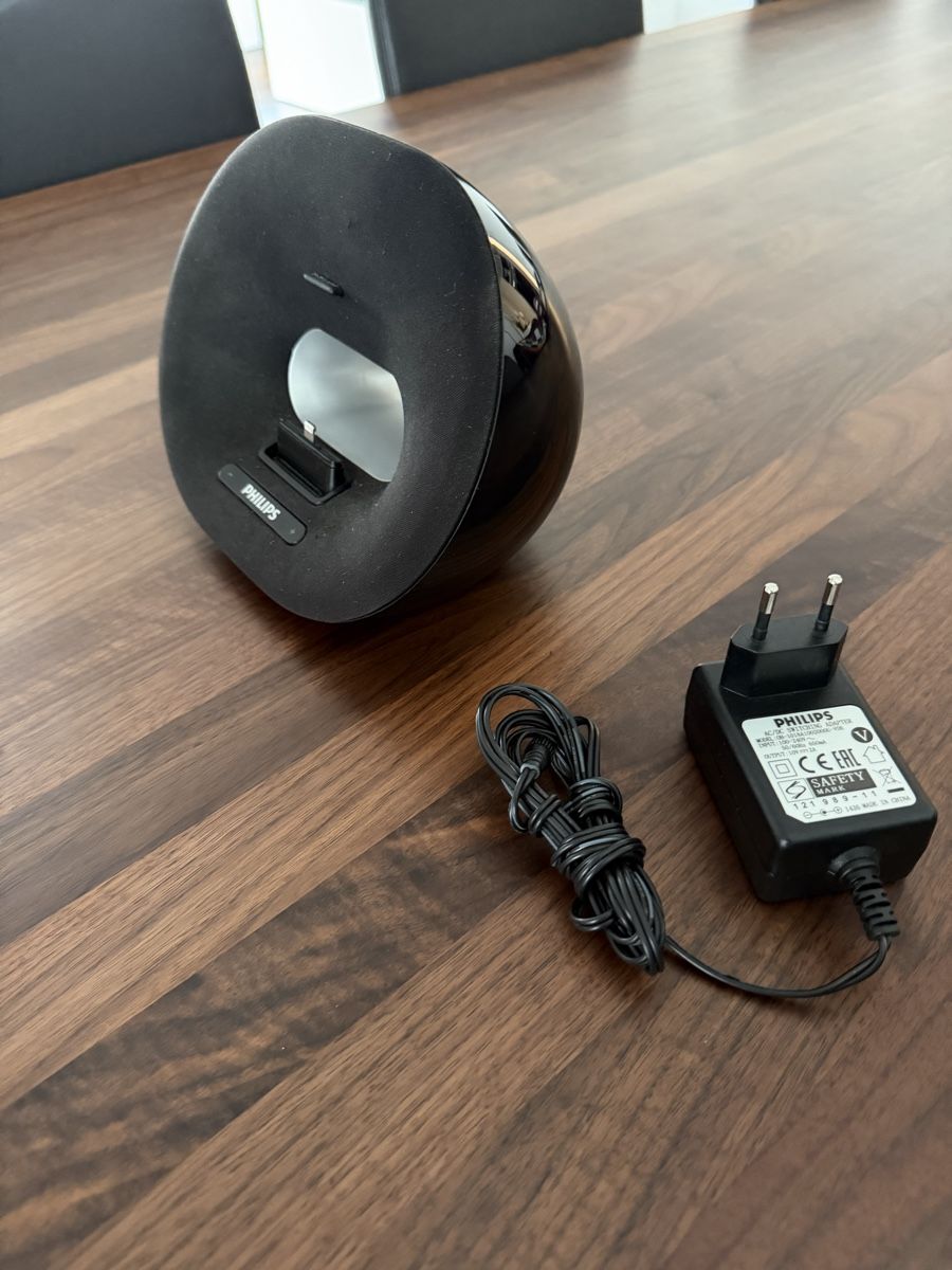 Docking station: Philips DS3205 iPhone/iPod Docking Speaker - Black – Usato da Frauenfeld venduto da slicona