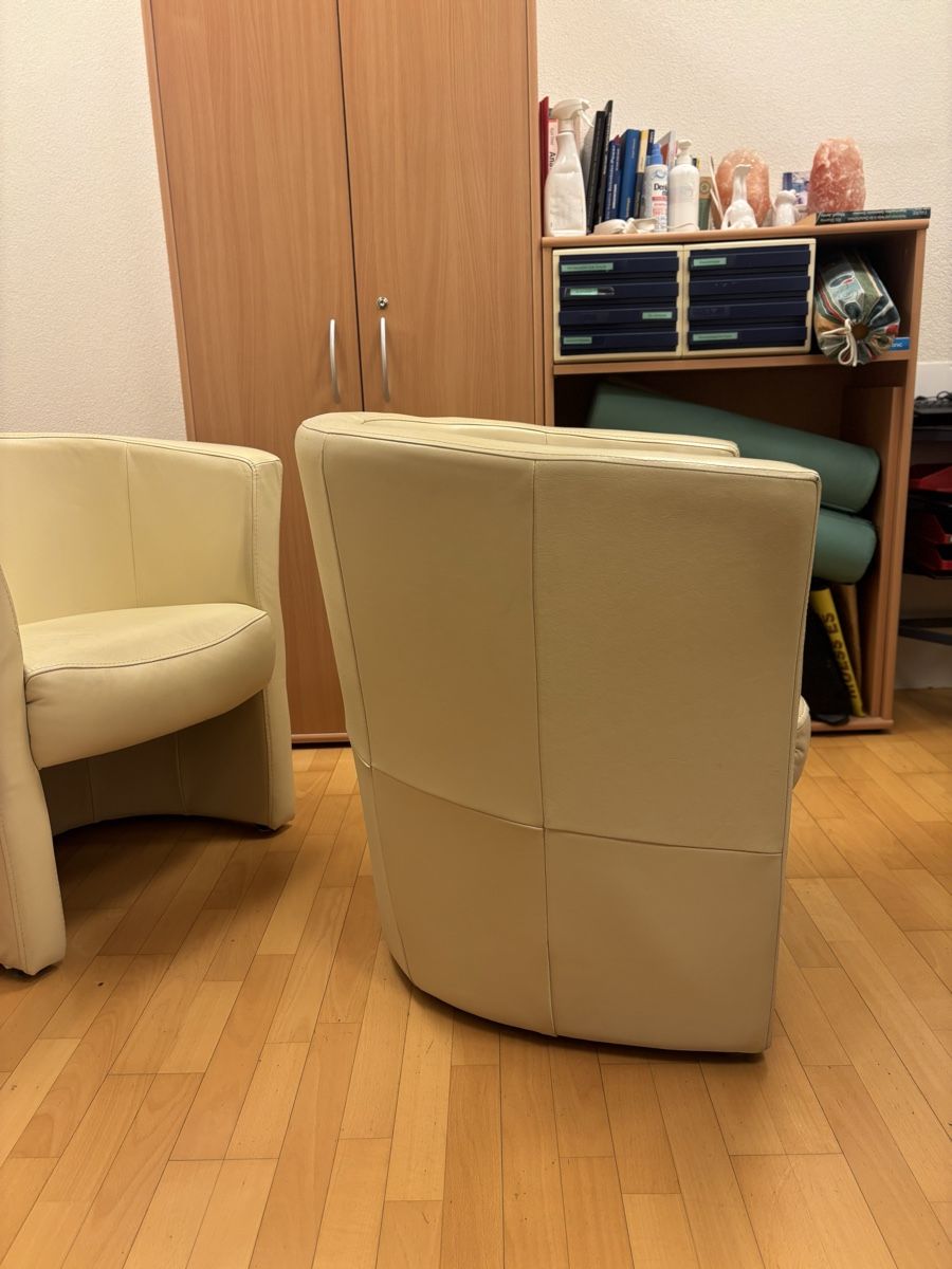 Poltrone: 3 Echtleder-Stühle in Weiss – Usato da Widen venduto da nicole.87 2