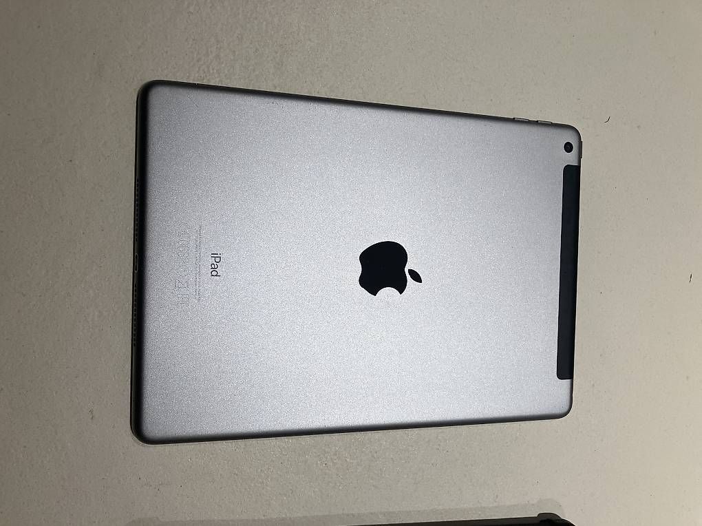 Tablet PC: Apple Ipad 5. Generation 32GB mit SIM – Gebraucht aus Menznau von siricius 1