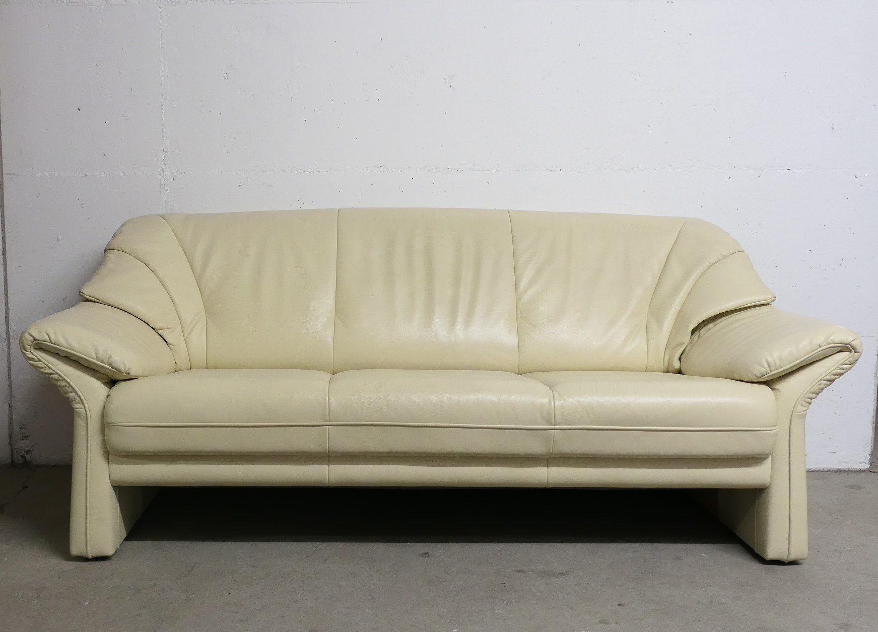 Leder Sofa Weiss Couch Kanapee Beige Polstergruppe (Gebraucht) in Luzern für CHF 1.5 – nur Abholung auf Ricardo kaufen