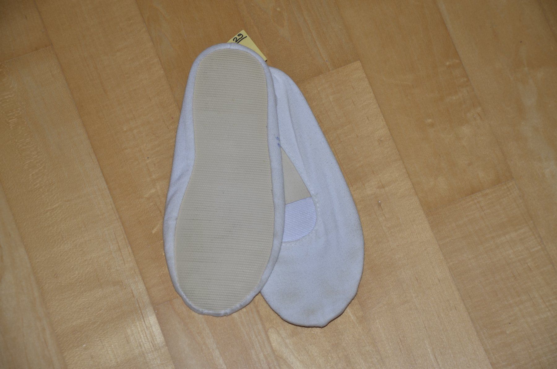 Scarpe per ragazze: Turnschläppli, Gr. 28-29 (Sch134) – Usato da Schmitten FR venduto da giba11 1