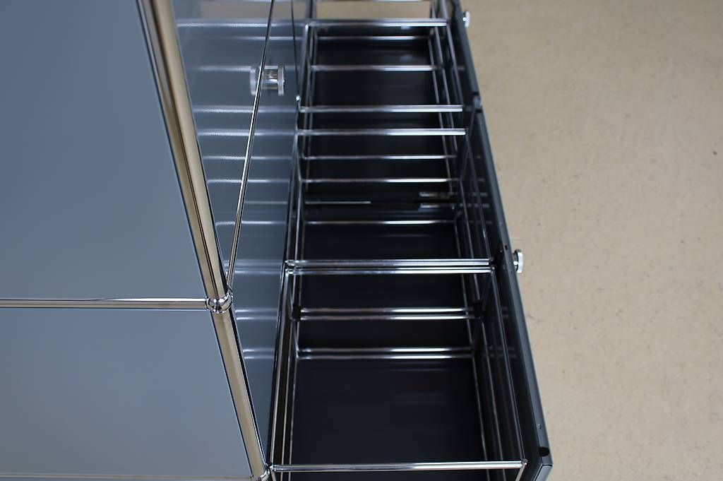 Scaffali: USM Sideboard in Mittelgrau, neuwertig – Usato da Meinisberg venduto da atelier_TILIJA 6
