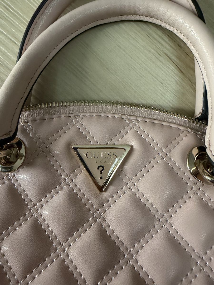 Guess Sacs femmes: Rosa Guess Handtasche – Neuf (Voir description) à Au ZH par sel_z8vp 1