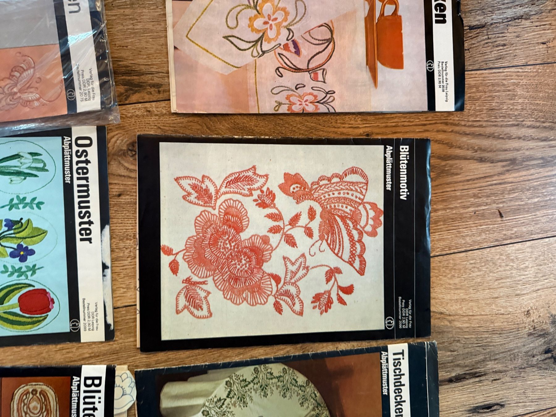 Bücher: Gemischtes Stickmuster Konvolut Blüten decken decke – Gebraucht aus Buchs SG von Billikatze5 4