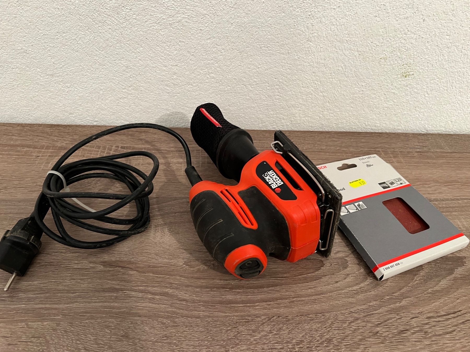 Schleifen & Polieren: Black + Decker KA400 Schwingschleifer, 220 W – Gebraucht aus Frauenfeld von  5