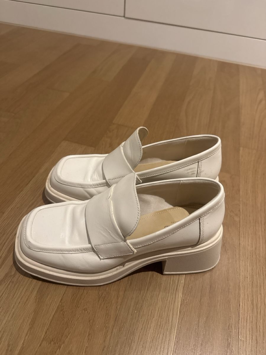 Scarpe da donna: Cream Loafers – Usato da Cham venduto da yoanadv 1